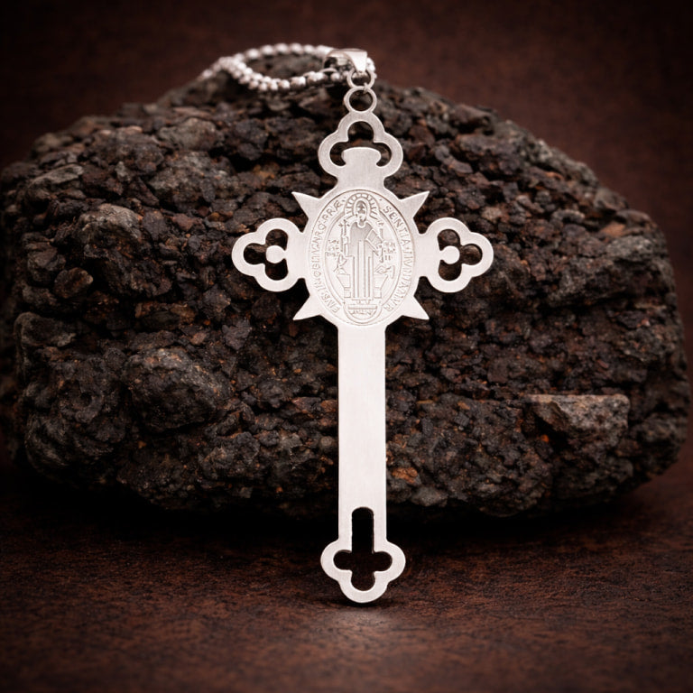 【25 ευρώ】Σταυρός σε στυλ vintage – Ανθεκτικό στο θαμπώμα μενταγιόν Αγίου Βενέδικτου με ρυθμιζόμενη αλυσίδα
