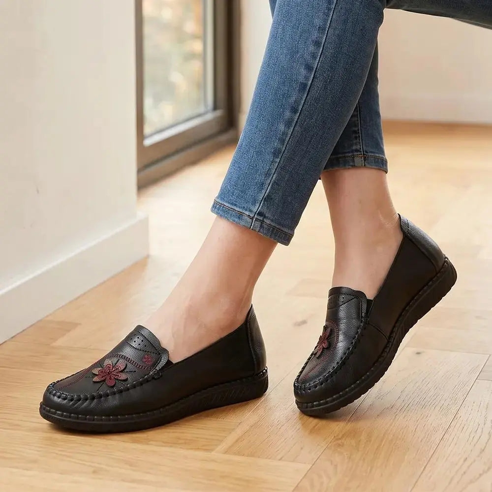 🍁【Rozmiary 35–41】Nowe damskie buty codzienne: miękka, antypoślizgowa podeszwa – swobodne i wygodne dopasowanie, które nie męczy stóp nawet przy długotrwałym noszeniu.