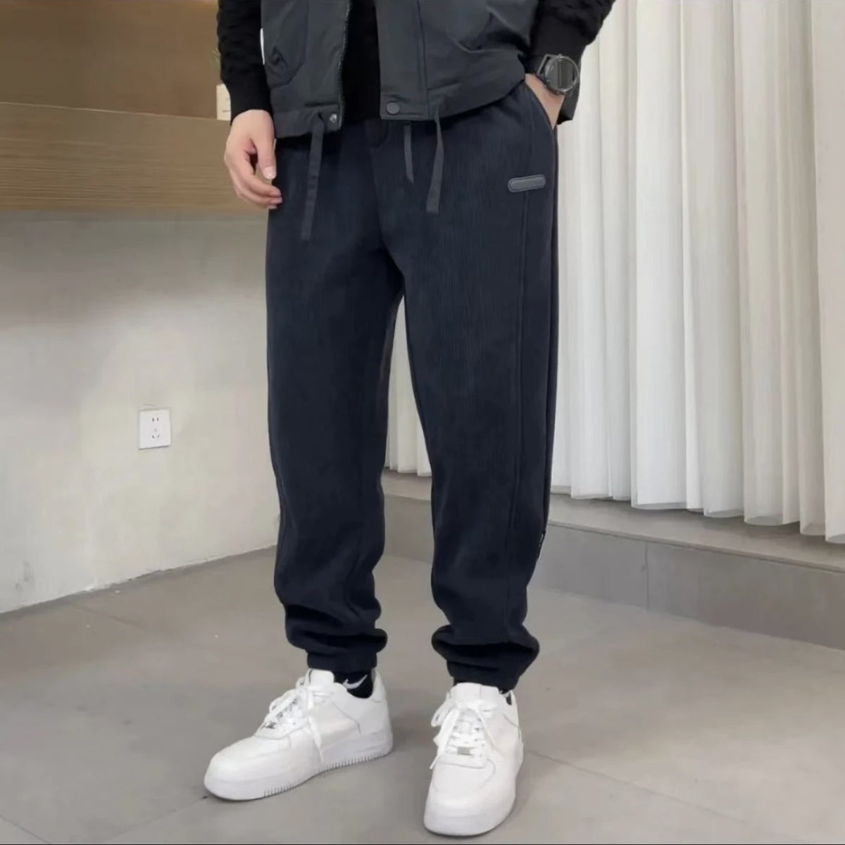 👖【M-5XL】Ανδρική γοητεία!😍 Κομψό και ευέλικτο παντελόνι φόρμας με ρεβέρ