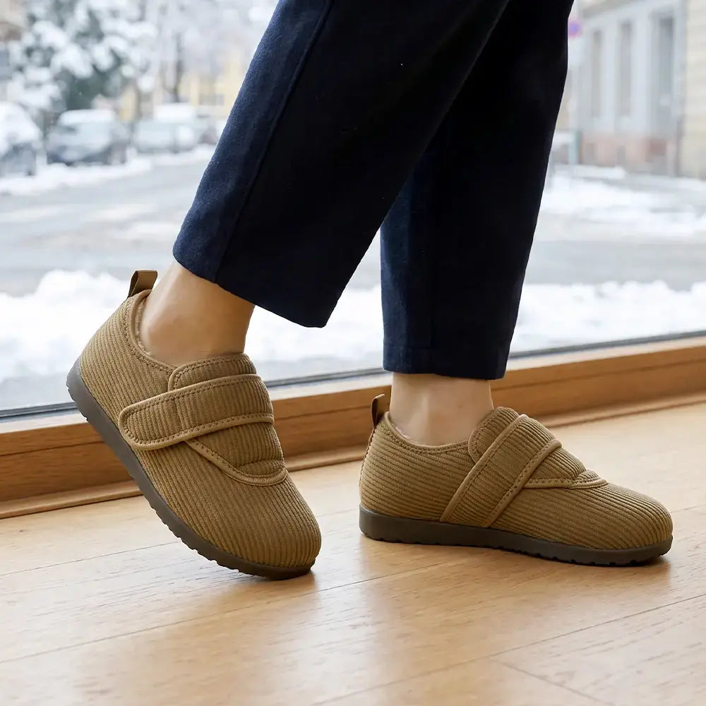 【35-41】Nowe damskie buty zimowe – ocieplane, grube, sztruksowe, z rzepem, na płaskiej podeszwie, antypoślizgowe, wytrzymałe, dla seniorek