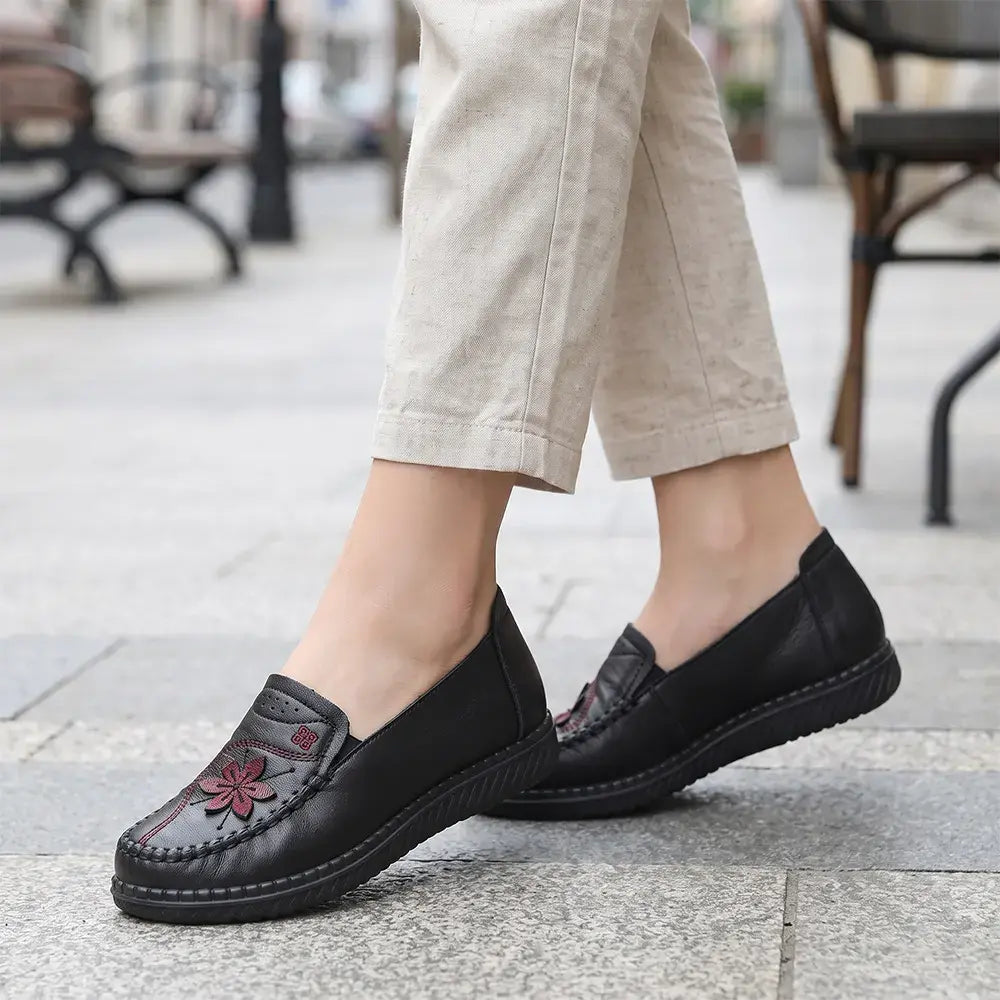 🍁【Rozmiary 35–41】Nowe damskie buty codzienne: miękka, antypoślizgowa podeszwa – swobodne i wygodne dopasowanie, które nie męczy stóp nawet przy długotrwałym noszeniu.