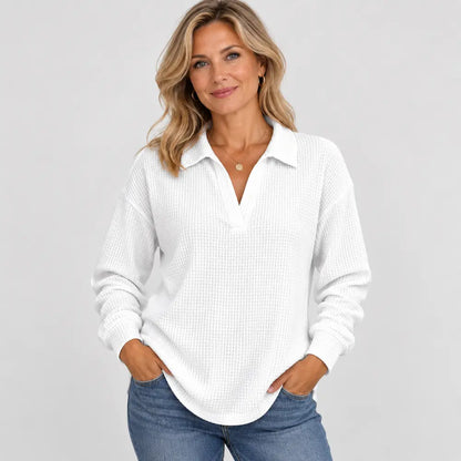 🌸Damska bluzka plus size o luźnym kroju, z długim rękawem, dekoltem w serek, kołnierzykiem i obniżoną linią ramion, wykonana z dzianiny o fakturze wafla.