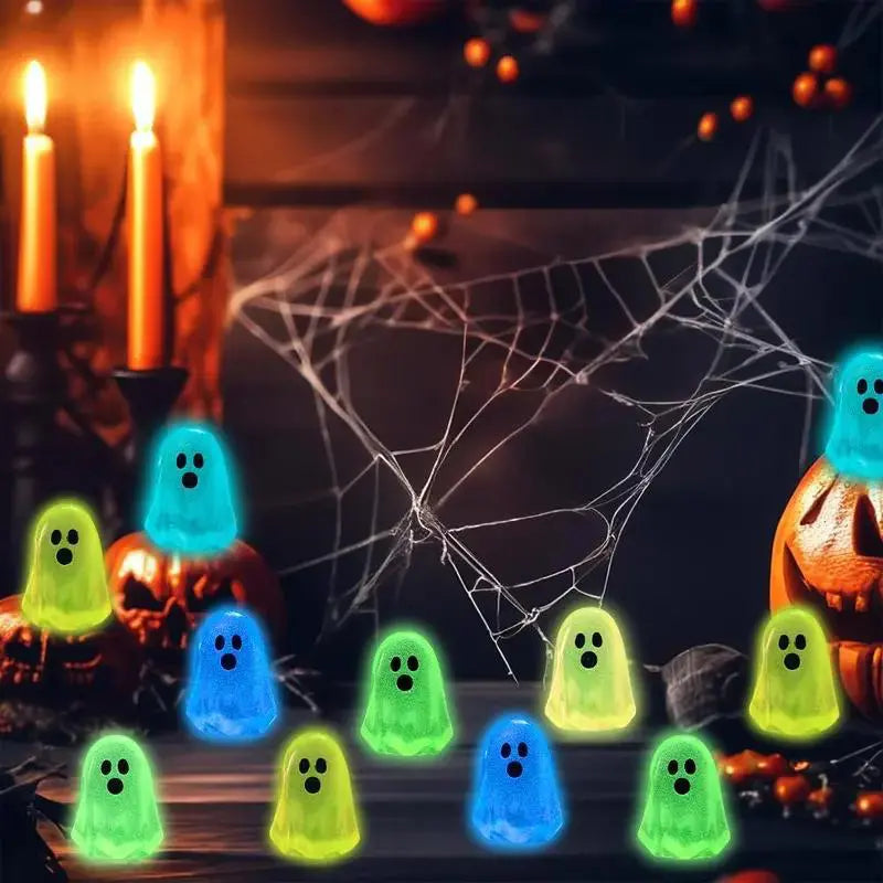 💥 50% zniżki! 👻 Świecące w ciemności figurki duchów – 60 sztuk w opakowaniu. Urocze wzory, wykonane z nietoksycznej żywicy. Idealne do dekoracji na Halloween i imprezy.