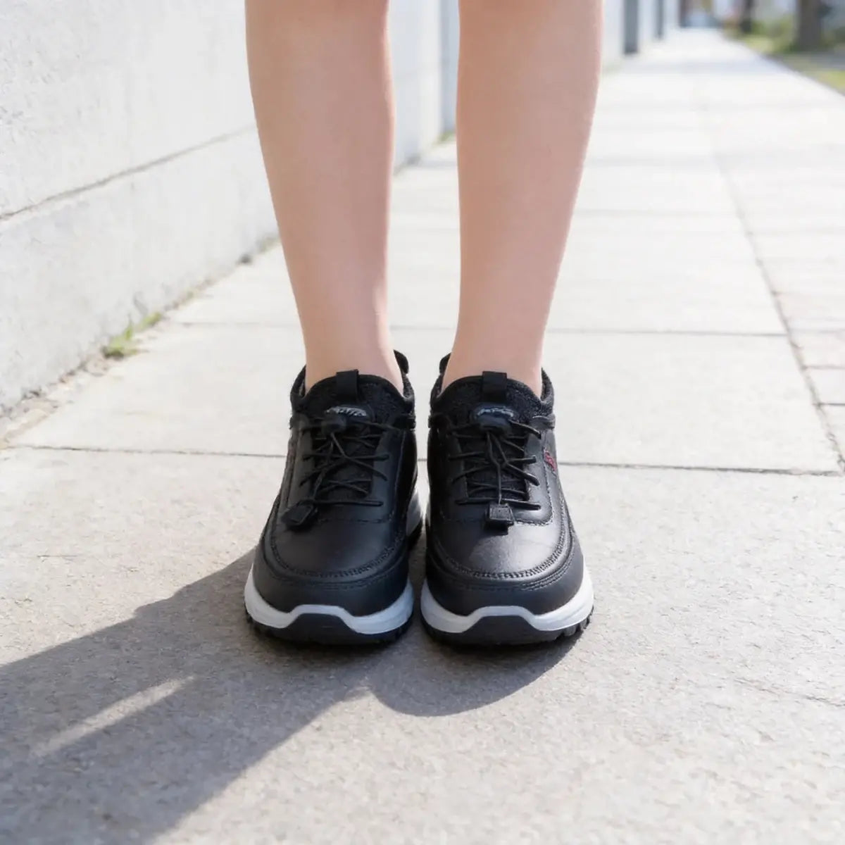 🌈⛄【Rozmiary 35–41】Nowe damskie sneakersy na sezon jesień/zima 💝 – wygodne, z ociepleniem z polaru i miękką podeszwą, wykonane z naturalnej skóry.