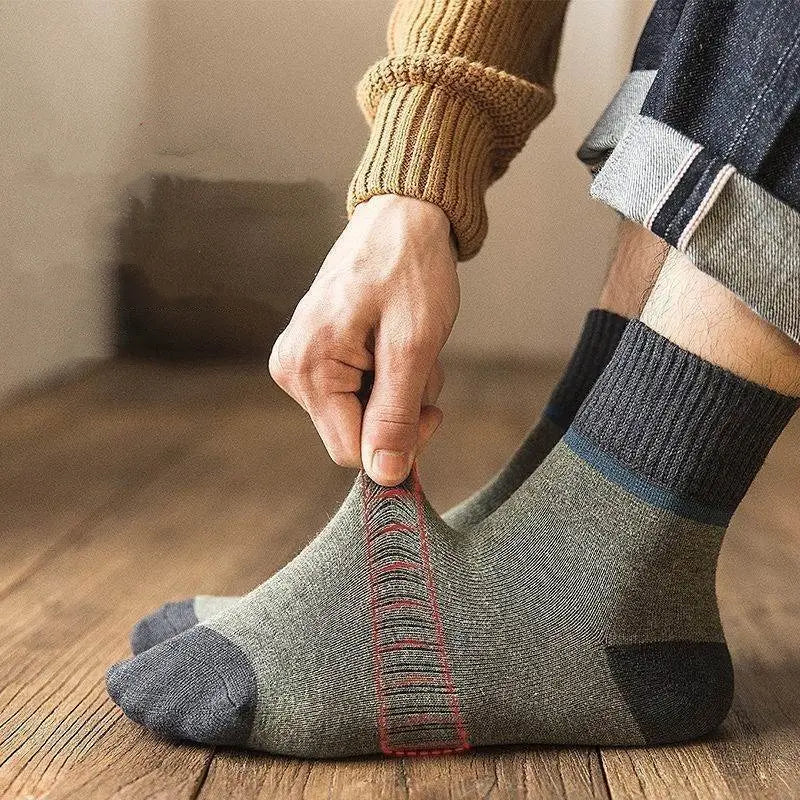 😍🧦【10 ζευγάρια】Αντιβακτηριδιακές, ζεστές μάλλινες κάλτσες που εξουδετερώνουν τις οσμές, ιδανικές για το φθινόπωρο και τον χειμώνα.
