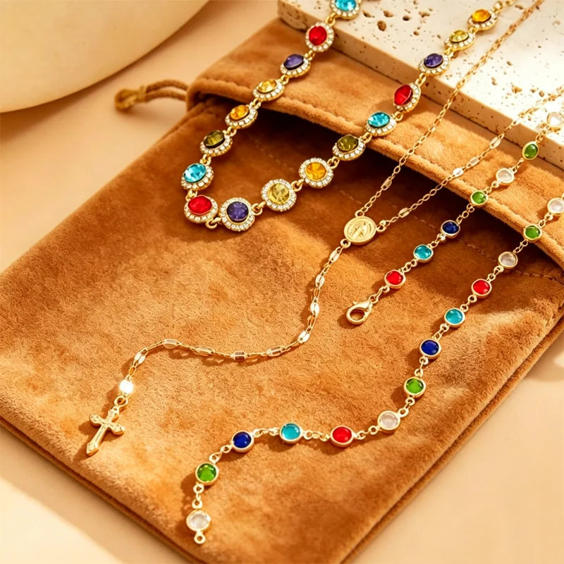 ✨ Wielowarstwowy naszyjnik z krzyżem i kolorowymi kamieniami dla kobiet | Elegancka biżuteria w stylu boho, modny dodatek z urokiem i ochroną ✨