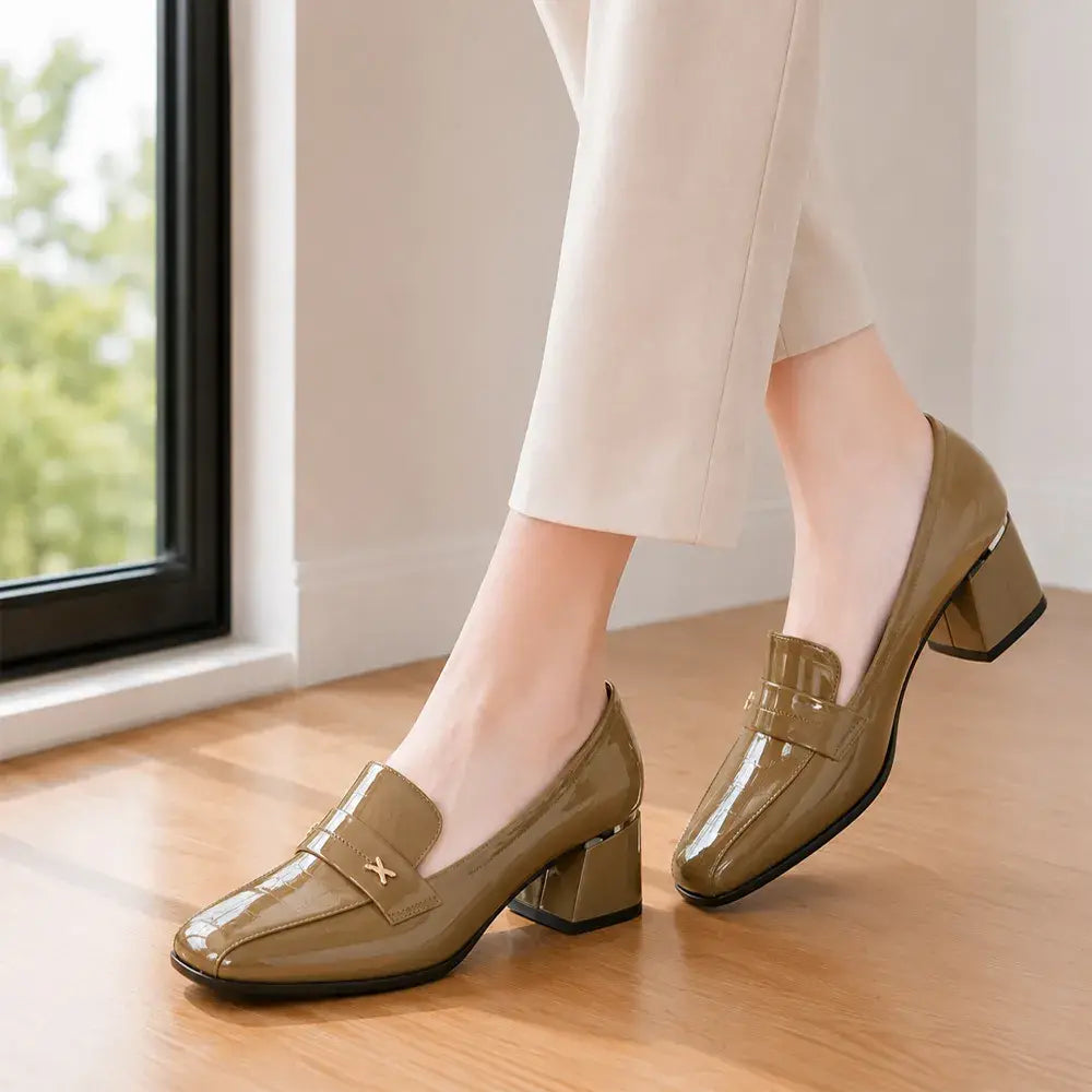 Eleganckie damskie mokasyny na masywnym obcasie – wsuwane, lakierowane buty z kwadratowymi noskami, idealne na wiosnę i jesień (czarne i khaki / rozmiary 35–40) 👠✨🖤