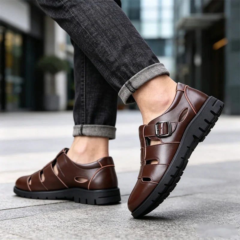 👞Męskie sandały z prawdziwej skóry z wycięciami｜Rozkładane, wygodne i o luksusowym wyglądzie