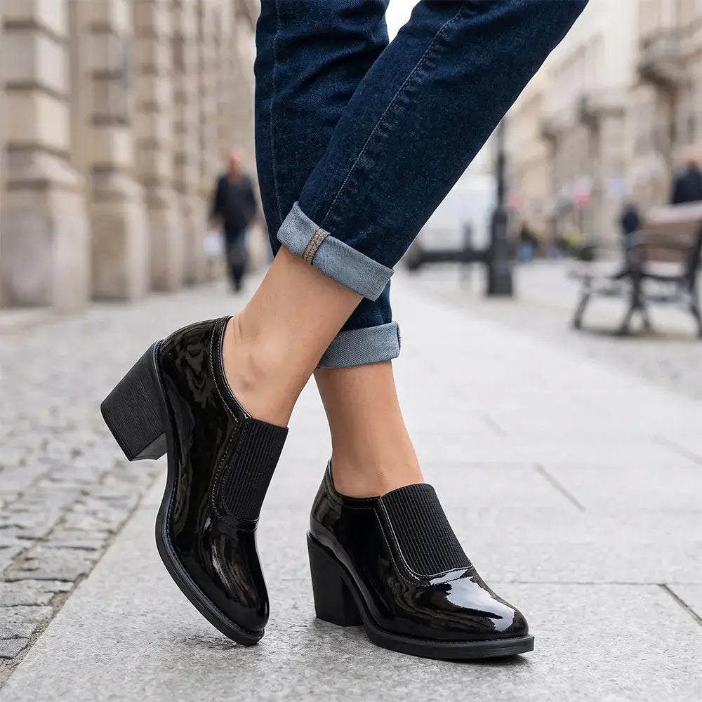 💕【Rozmiary 36–43】Stylowe, błyszczące damskie buty na słupku — Elegancki słupek; stabilne i wygodne podczas chodzenia.