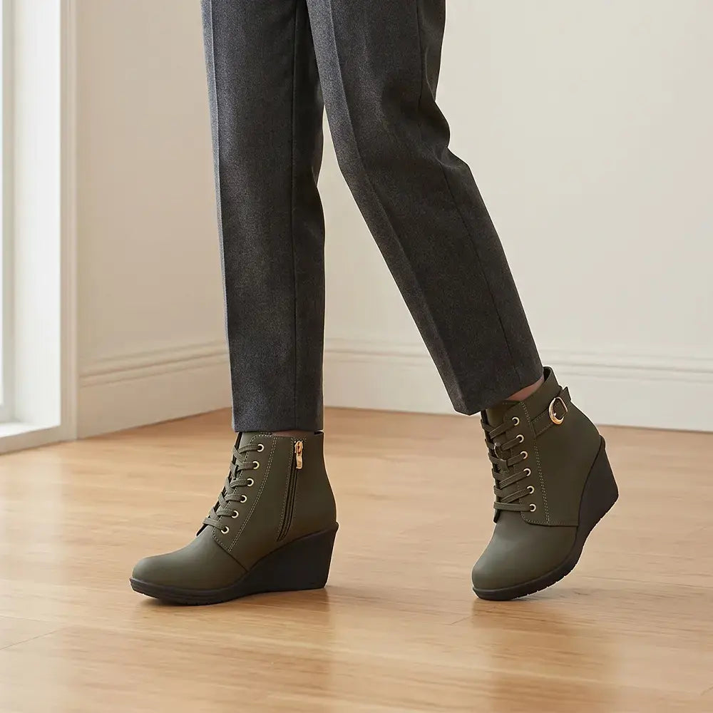 【35-42】👢 Damskie zimowe botki na koturnie – stylowy i stabilny wybór na chłodne dni
