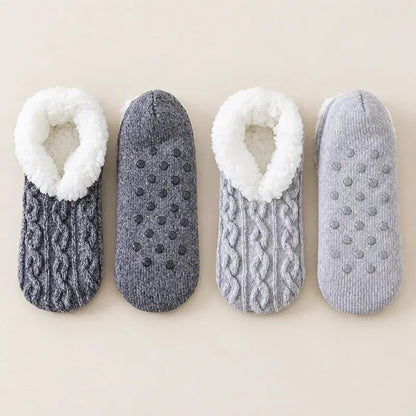 🧦 Ειδικό σετ 2 ζευγαριών: Χνουδωτές κάλτσες σπιτιού με αντιολισθητική σόλα σιλικόνης · Ζεστή γούνινη επένδυση · Ελαστική πλέξη με στριφτό σχέδιο · Άνεση και ζεστασιά για τον χειμώνα!