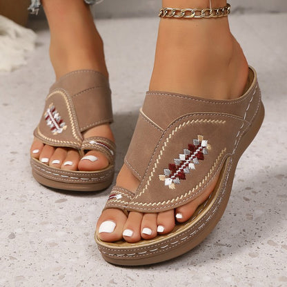 【36-43】👡Παντόφλες με ορθοπεδική πλατφόρμα και κομψό κέντημα – Στήριξη και άνεση για χαρούμενα πόδια!