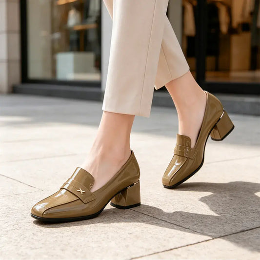 Eleganckie damskie mokasyny na masywnym obcasie – wsuwane, lakierowane buty z kwadratowymi noskami, idealne na wiosnę i jesień (czarne i khaki / rozmiary 35–40) 👠✨🖤